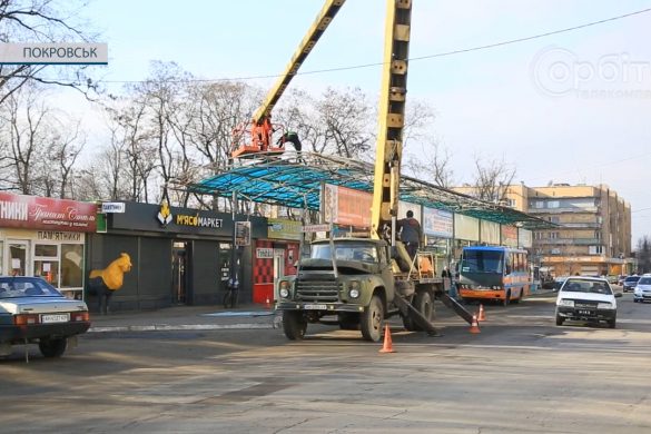 Почалася реставрація зупиночного комплексу по вулиці Центральна
