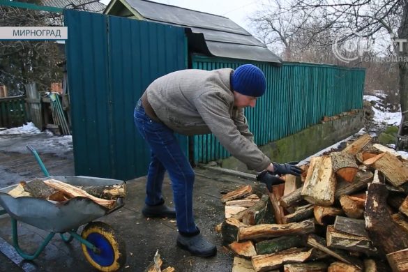У Мирнограді працює президентська програма з підтримки мешканців дровами