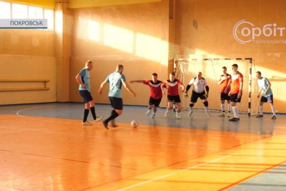 «Кубок незламності» у Покровську. 10 команд змагаються за перемогу у турнірі з футзалу