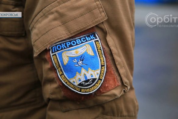 Зруйнована багатоповерхівка у Покровську: вхід закрито, будівля під охороною