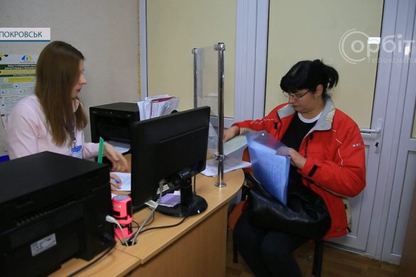 Мешканці зруйнованої обстрілом багатоповерхівки збирають документи для державної компенсації