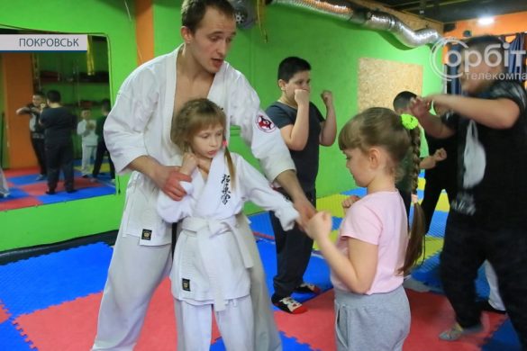 Каратист Денис Максимов вчить своїх вихованців бути сильними та мужніми