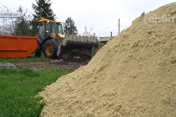 Комунальники приводять до ладу цвинтарі Покровської громади
