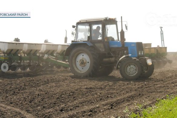 Аграрії Покровської громади почали кампанію з посіву соняшнику