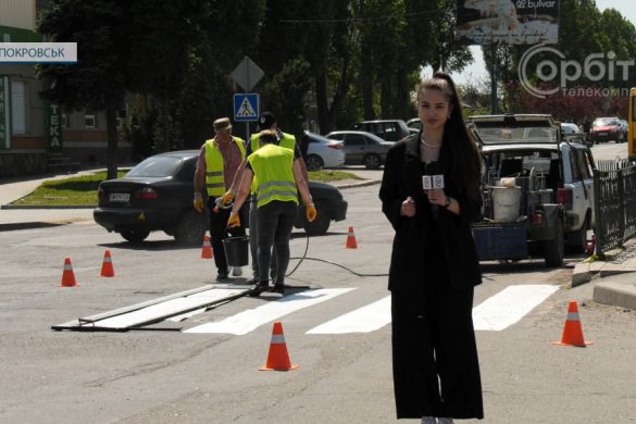 Почали з вулиці Європейська. У Покровську комунальники приводять до ладу дорожню розмітку