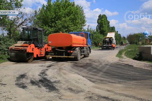 Дорожники приступили до фінальних робіт з ремонту покриття по вулиці Роздольна