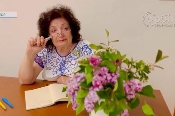 З покровськими чорнобривцями і патріотичними віршами. Любов Чорна продовжила творити у Празі