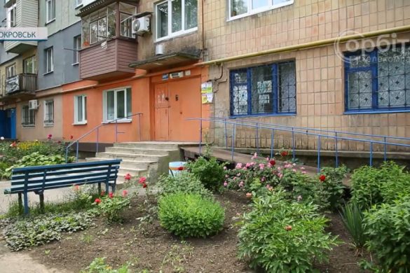 Непотрібні одяг та взуття стануть в нагоді іншим. У Покровську працює «банк речей»