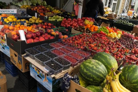 Полуниця та черешня – відходять, малина – в самому розпалі.