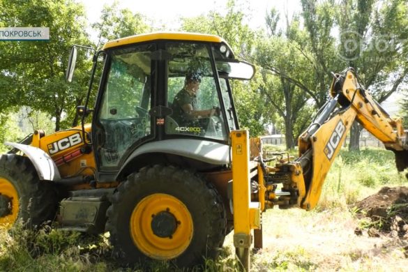 У селищі Динзаводу комунальники почали заміну найпроблемнішої ділянки теплотраси