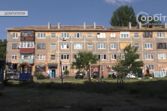 Рік після обстрілу. Французи допомогли добропільчанам відновити будинок