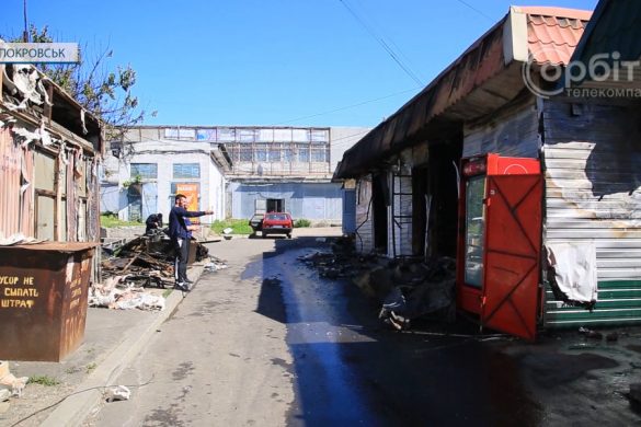 У Покровську вночі вигоріло кілька торговельних павільйонів