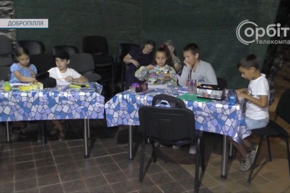 Гарні емоції від живого спілкування. У Добропіллі відбулася арт-зустріч «Малюнок друзів»