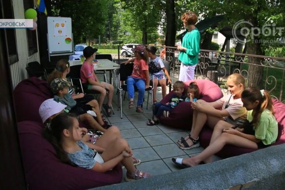 Арт-терапія у Покровському центрі соцслужб: щасливі очі дітей та задоволені батьки