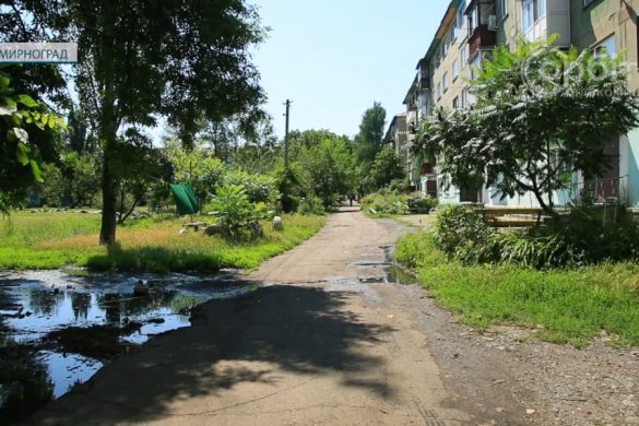 Від огірків до ганчір’я. Мирноградські комунальники прочищають мережі