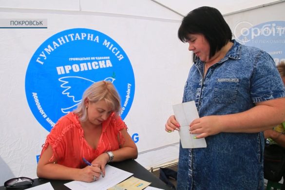 Разом ми - сила. «Проліска» допомагає покровчанам відновити пошкоджене обстрілами житло