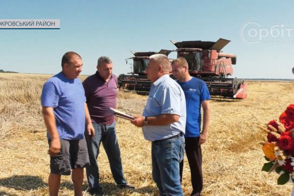 Трьох комбайнерів агрофірми «Дружба» привітали з трудовими перемогами