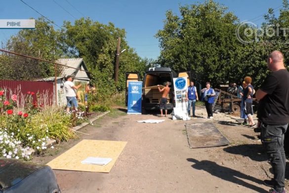 ГО «Проліска» допомагає у відновленні житлових будинків с. Рівне після обстрілу