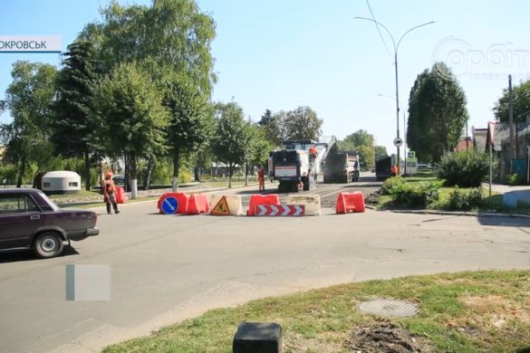 Фрезування та асфальтування. Три підрядні організації ремонтують покровські дороги