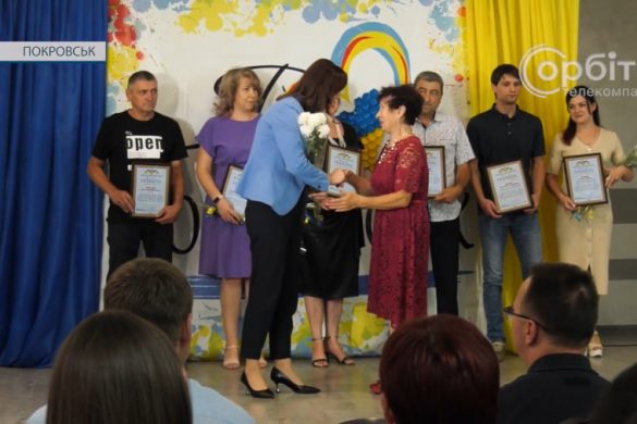 Допомагають розвивати рідний край: відбулося нагородження до Дня Покровська