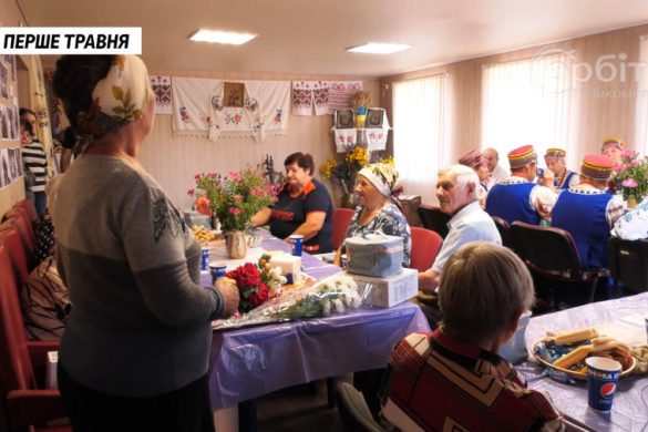 Смаколики, співи та спілкування: у с. Перше Травня вшанували людей похилого віку