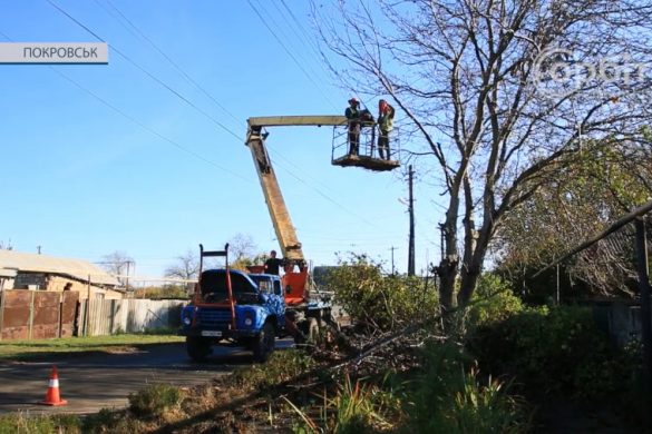 Ліквідовують наслідки прильотів і негоди. Покровські енергетики працюють 24/7