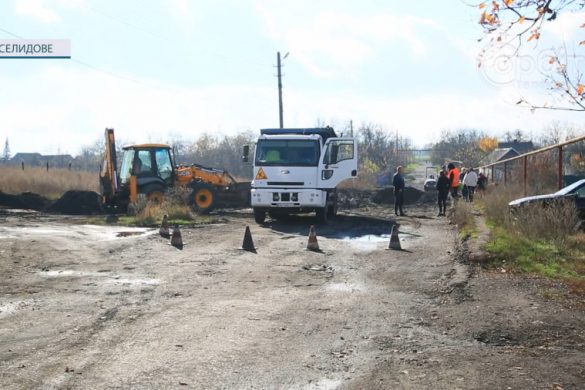 Дороги були жахливі. У Селидовому взялися за відсипку найпроблемніших вулиць
