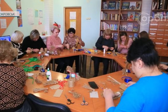 «Сонячні коники» для захисників. Покровські педагоги виготовили обереги воїнам ЗСУ