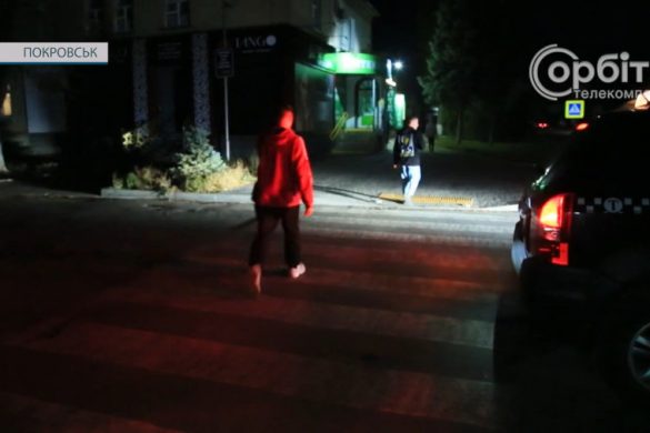 Підступна темрява. Пішоходів та велосипедистів закликають подбати про власну безпеку