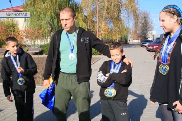 Мирноградські кікбоксери – чемпіони світу. У місті урочисто зустріли переможців