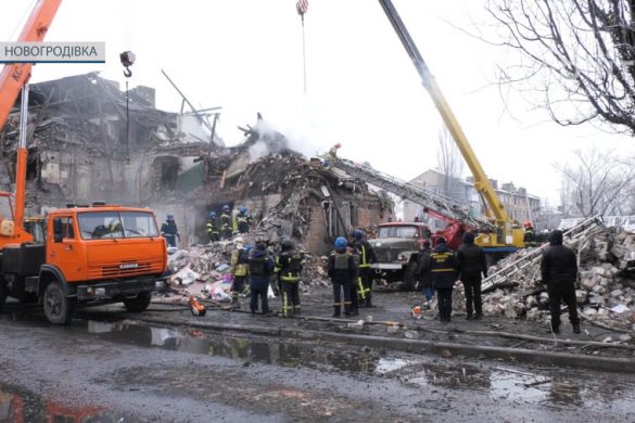 Загиблі і поранені жителі Новогродівки: вночі ворог поцілив у житлову багатоповерхівку