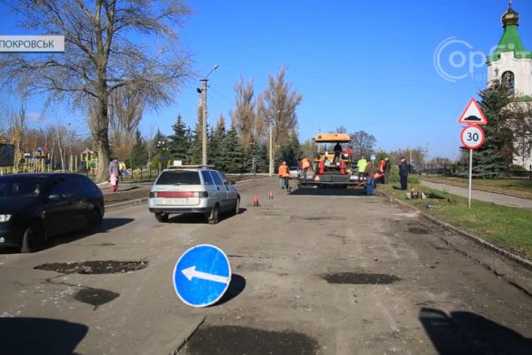 Дорожники почали укладання асфальту по вулиці Володимирській