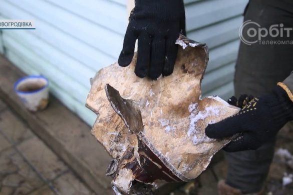 Ремонтують те, що вціліло. Мешканці Новогродівки оговтуються після ворожого обстрілу