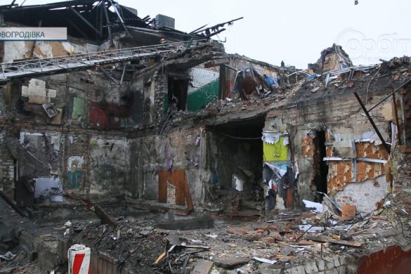 Родину досі шукають. У Новогродівці триває розбір завалів