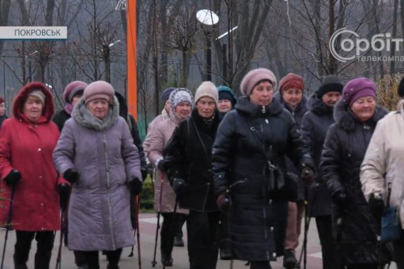 Дарує бадьорість та допомагає долати життєві труднощі. Скандинавська ходьба захопила покровчанок