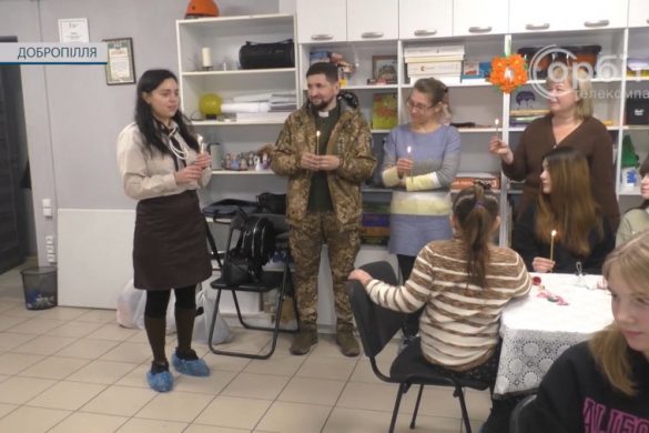 Добропільські пластуни передали на передову Віфлеємський вогонь