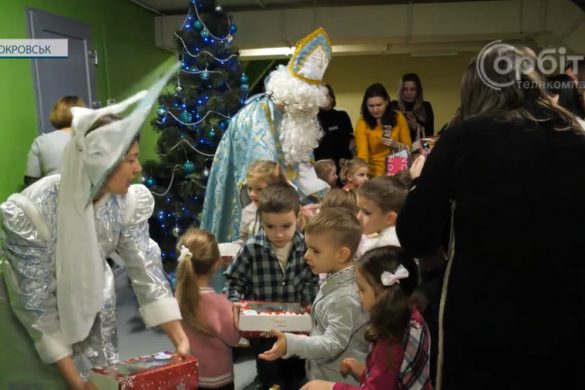 Ігри та подарунки: покровських дошкільнят привітали з Днем Святого Миколая