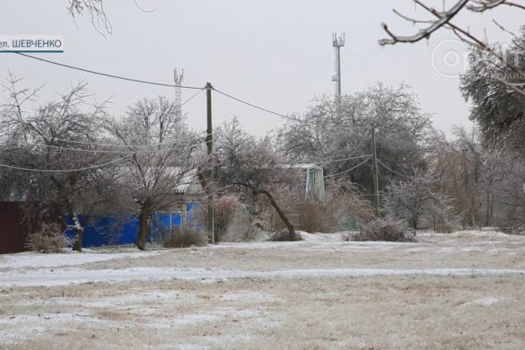 Енергетики та комунальники вже другу добу долають наслідки негоди в Покровську