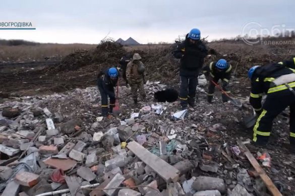 Триває триденна жалоба. У Новогродівці продовжують знаходити фрагменти тіл