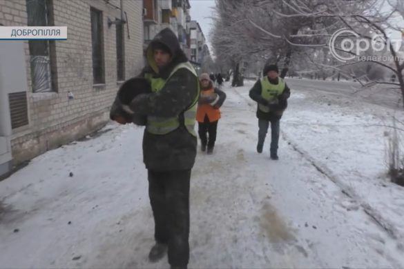 Найбільша проблема – обірвані дроти. На Добропільщині борються з ожеледицею