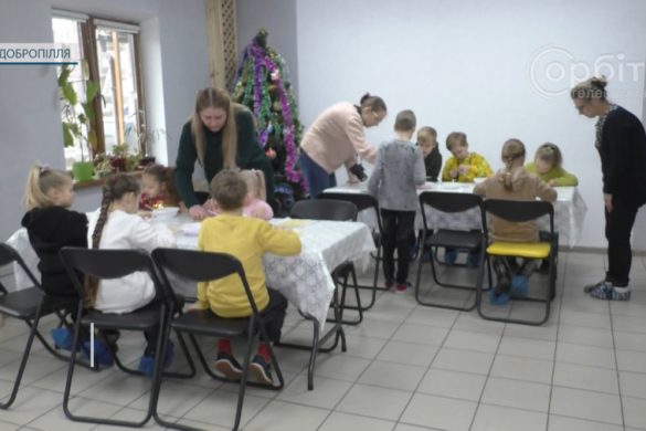Простір, дружній до дітей. Маленькі добропільчани вчились малювати піском