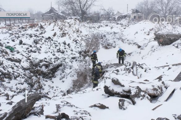 На місці обстрілу у приватному секторі Покровська тривають пошукові роботи