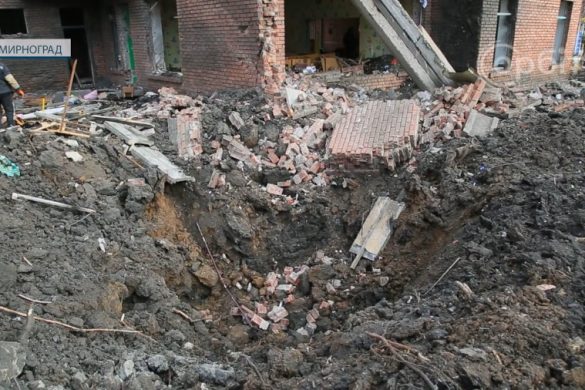 Двох людей поранено, 400 вікон вилетіло. Мирноград підраховує збитки нічного обстрілу