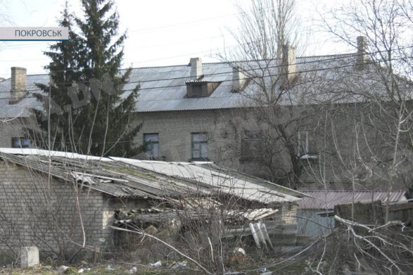 У Покровську відремонтовано майже всі дахи, пошкоджені обстрілом 30 січня