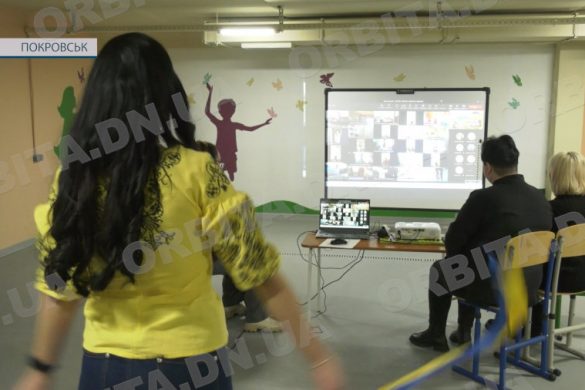 «Буде мир над Україною». Покровська малеча взяла участь у патріотичній руханці