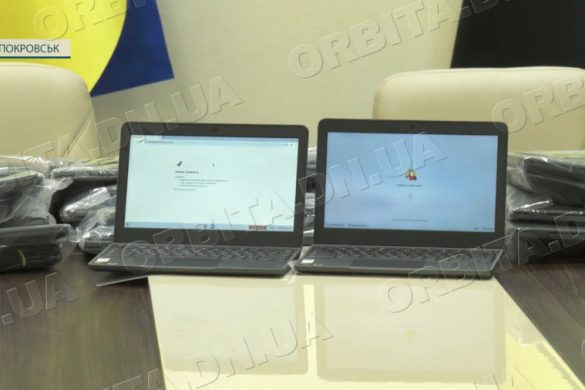 32 новенькі хромбуки розподілили для дітей вразливих категорій Покровської ТГ