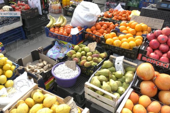 І смачненьке, і красиве. На Покровських ринках напередодні свята не бракує ні продуктів, ні квітів