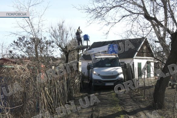 Покровські енергетики приводять до ладу електролінії в приватному секторі