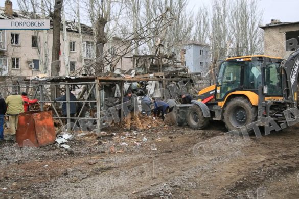 Опалення, дахи, колектор. У Покровську тривають ремонти після обстрілів