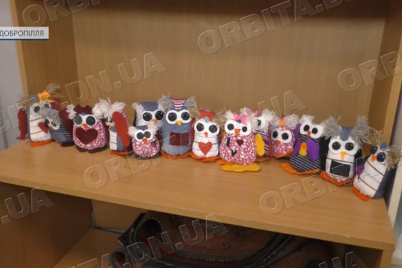 Совенятко врятує від нудьги. Добропільських дітей навчили виготовляти м'яку іграшку